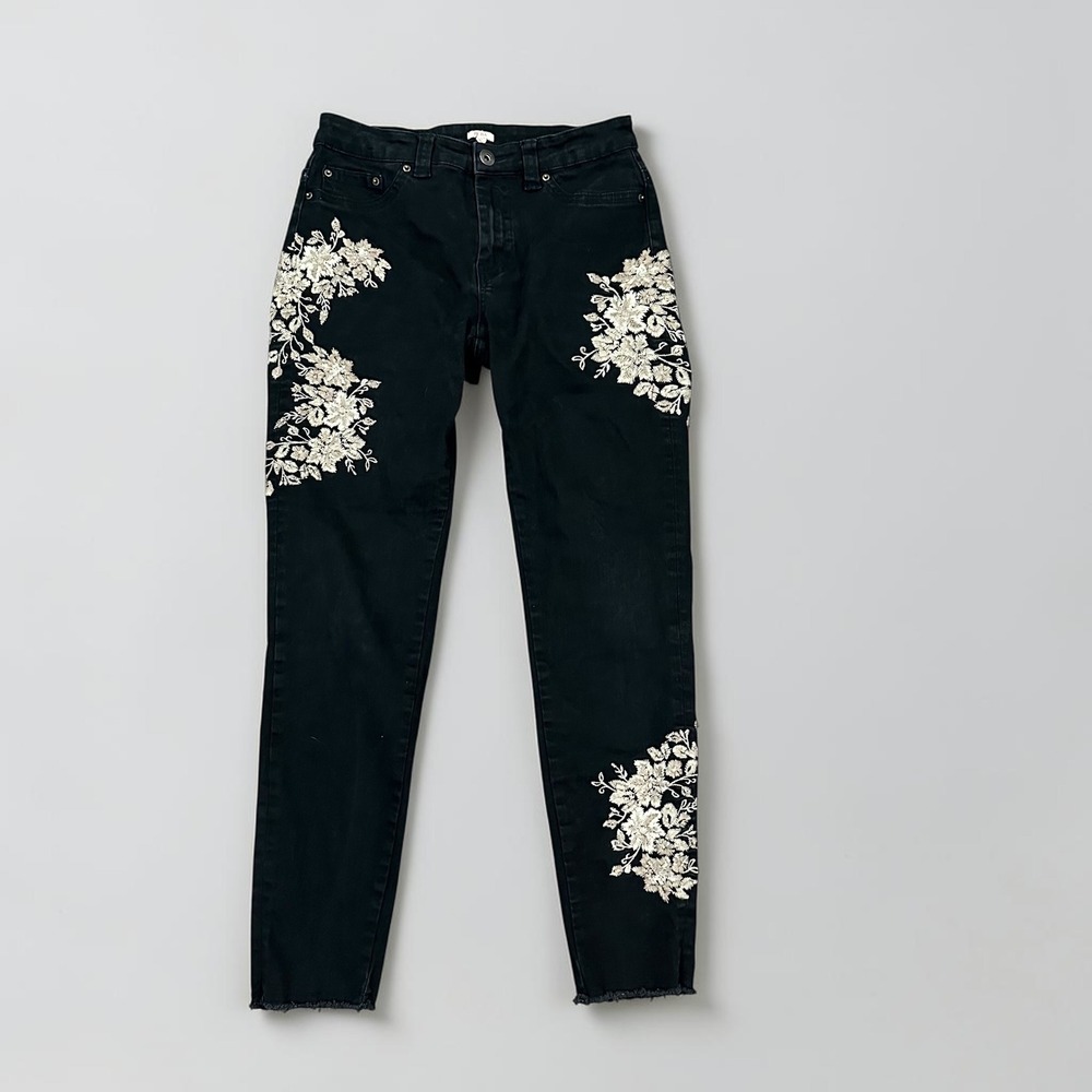 Reba Women Black Floral Embroidered Skinny Jeans Raw Hem Size 6 Stretch Denim